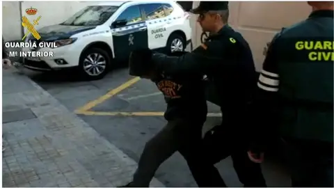 LaSexta Noticias 14:00 (07-01-19) La Guardia Civil investiga si hay más víctimas de agresiones sexuales de 'La Manada de Alicante' LaSexta Noticias 14:00 (07-01-19) La Guardia Civil investiga si hay más víctimas de agresiones sexuales de 'La Manada de Alicante'