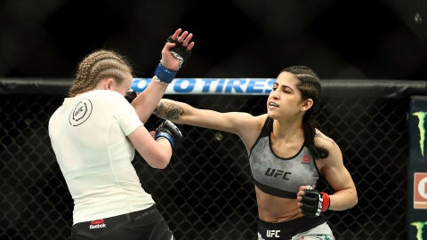 Polyana Viana, en un combate de la UFC