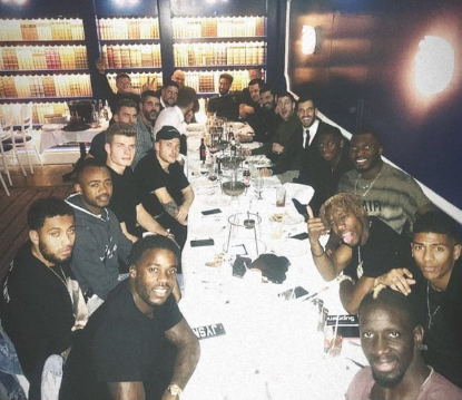 Acusan al portero del Crystal Palace de hacer el saludo nazi en una foto Acusan al portero del Crystal Palace de hacer el saludo nazi en una foto