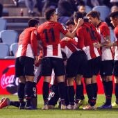 Los jugadores del Athletic celebran el gol de Iker Muniain en Balaídos