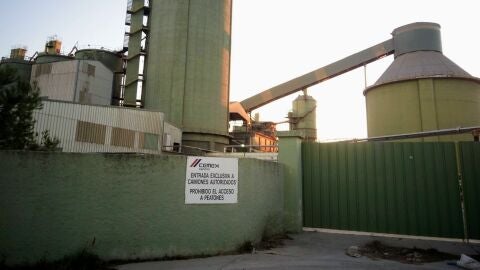 Instalaciones de la f&aacute;brica cementera de Cemex en Lloseta