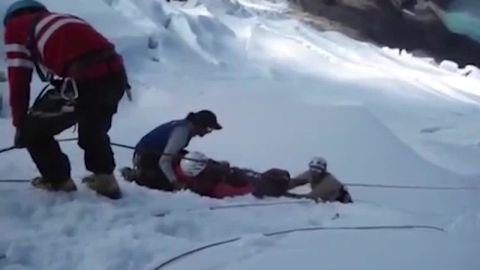 Noticias 1 Antena 3 (08-01-19) Rescatan los cuerpos sin vida de los tres monta&ntilde;eros espa&ntilde;oles y su gu&iacute;a peruano fallecidos en una avalancha en los Andes