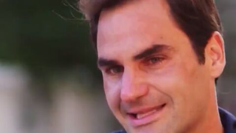 Federer se emociona durante la entrevista
