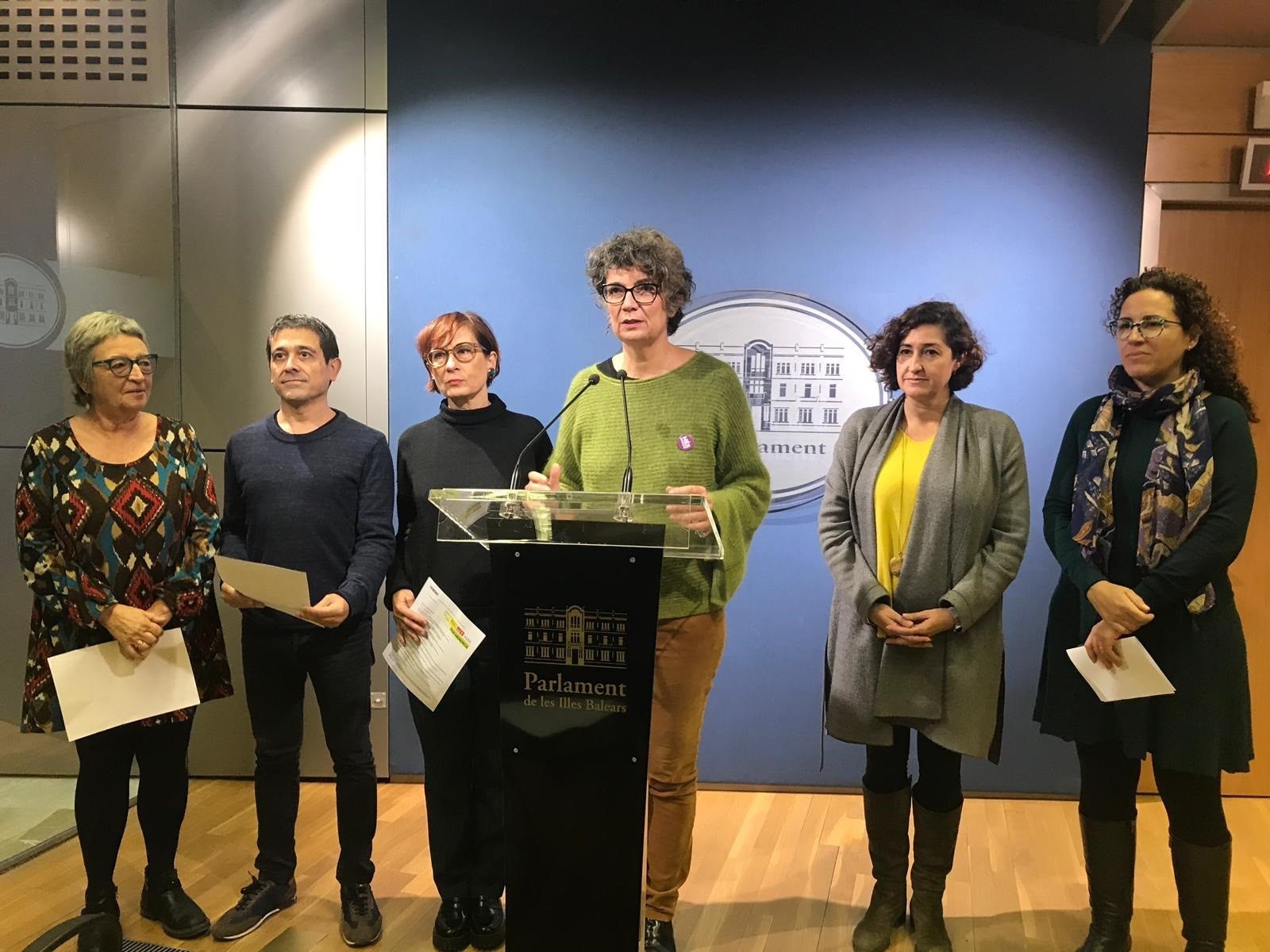 La izquierda propone que los inmigrantes irregulares puedan recibir ayudas La izquierda propone que los inmigrantes irregulares puedan recibir ayudas