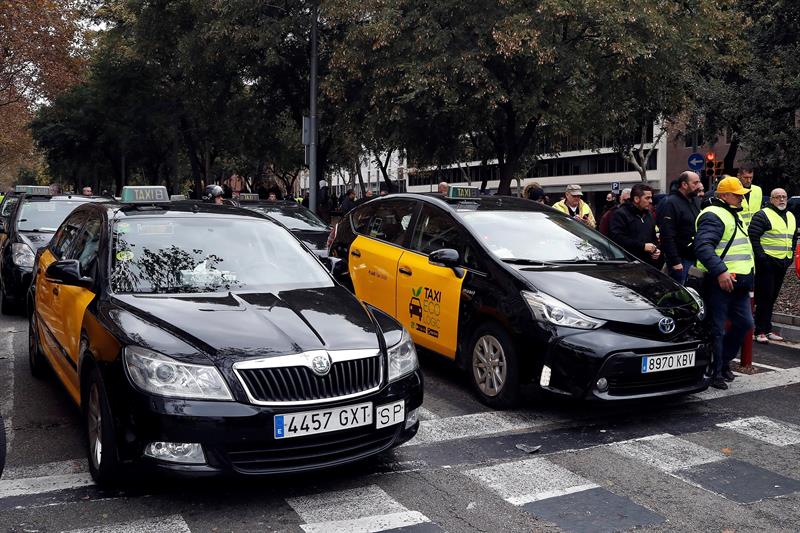 Uber y Cabify abandonan Barcelona Uber y Cabify abandonan Barcelona