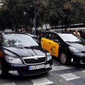 Los taxistas de Barcelona protestan contra Uber y Cabify