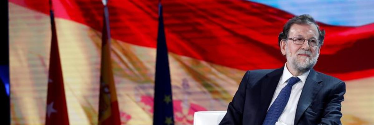 Rajoy pide defender los principios del PP sin "arrugarse frente a los sectarios y los dogmáticos" Rajoy pide defender los principios del PP sin "arrugarse frente a los sectarios y los dogmáticos"