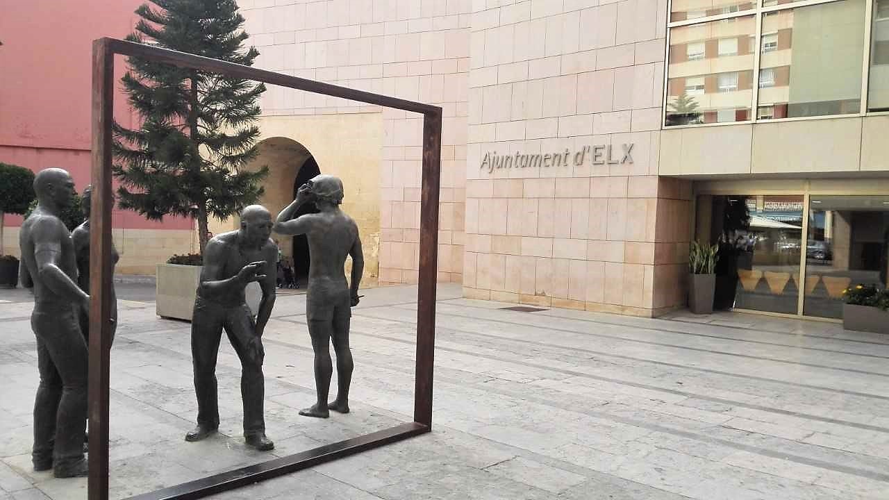 El tripartito de Elche valida las modificaciones presupuestarias para financiar 12 proyectos a la espera del apoyo de la oposición El tripartito de Elche valida las modificaciones presupuestarias para financiar 12 proyectos a la espera del apoyo de la oposición