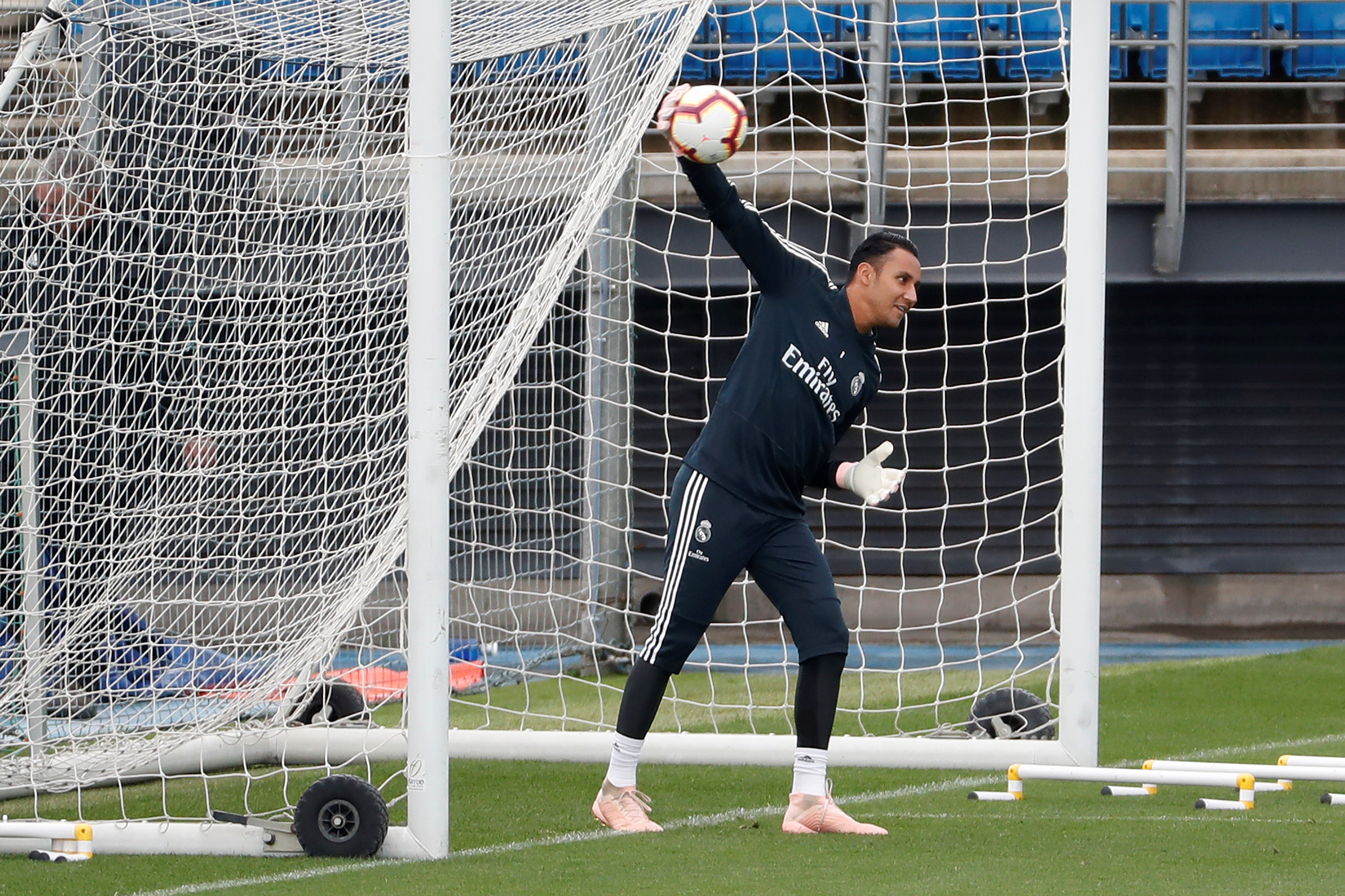 Keylor Navas sufre una lesión en el abductor largo de su pierna derecha Keylor Navas sufre una lesión en el abductor largo de su pierna derecha