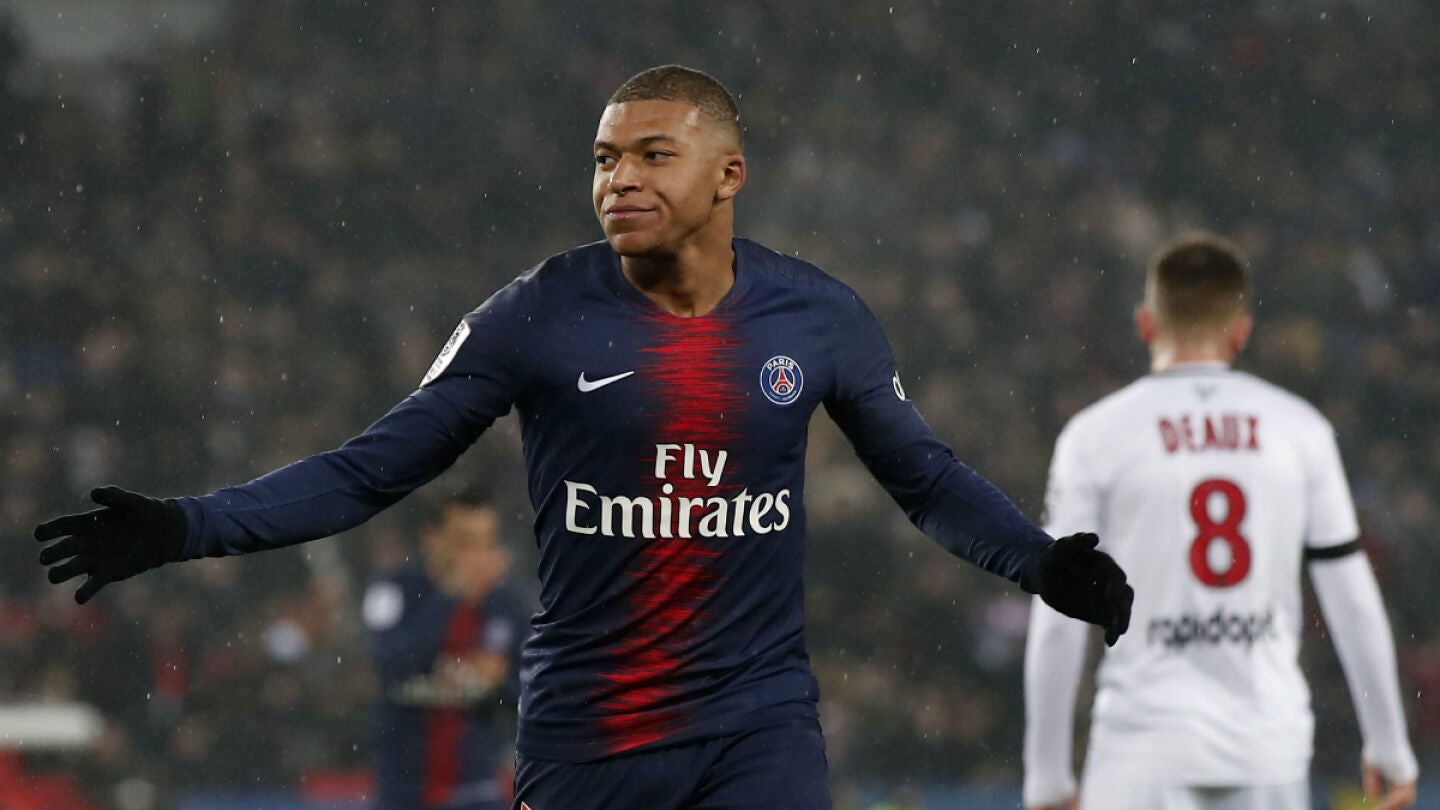 Mbapp&eacute; celebra un gol