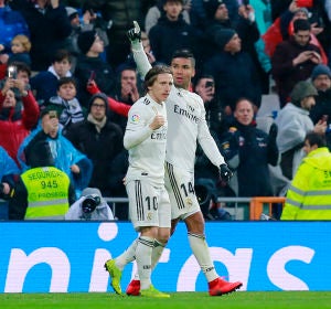 Casemiro y Modric celebran el gol del Real Madrid Casemiro y Modric celebran el gol del Real Madrid