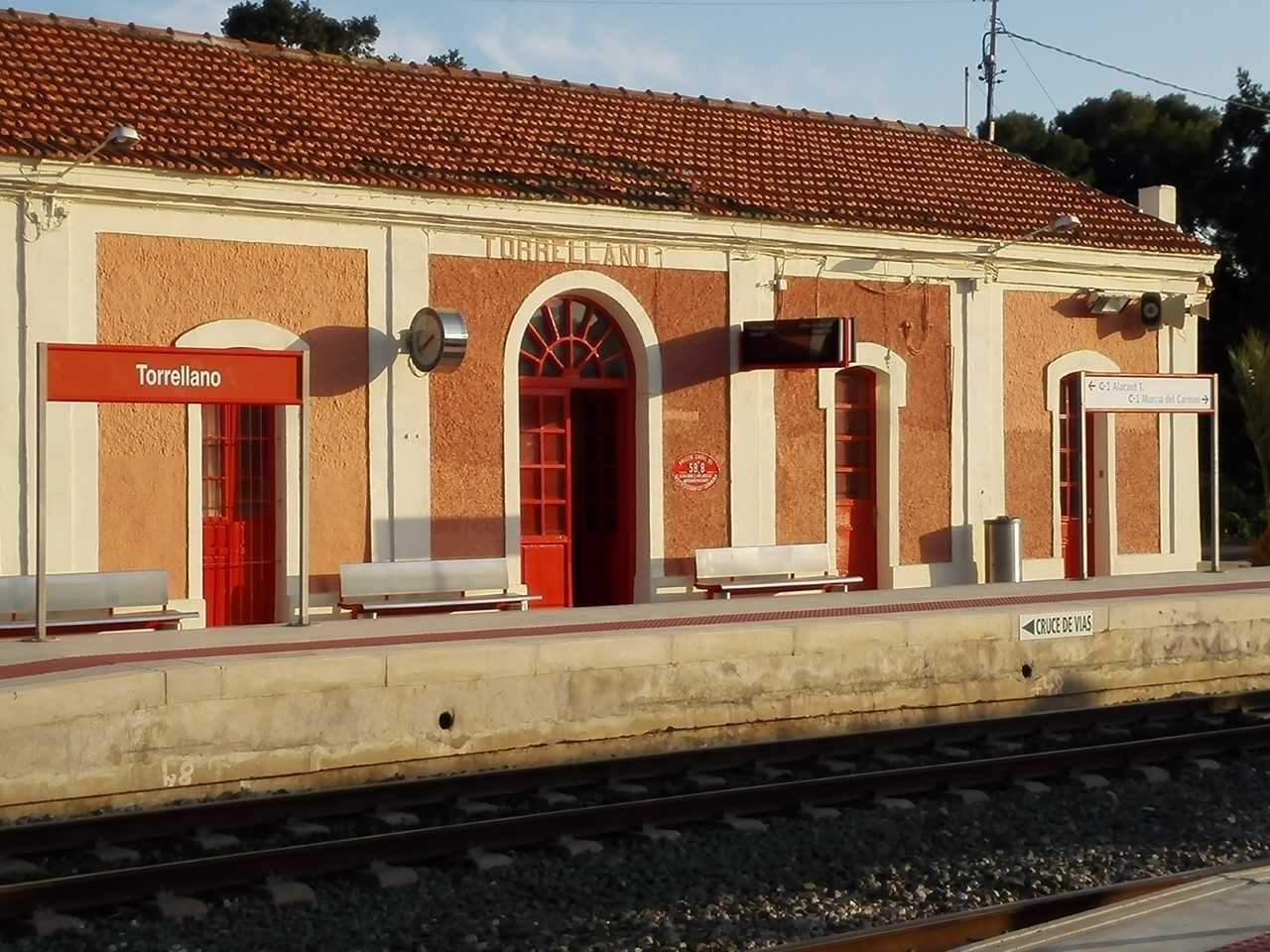 Fomento divide en dos tramos la variante de Torrellano de conexión ferroviaria entre Alicante y el aeropuerto de El Altet Fomento divide en dos tramos la variante de Torrellano de conexión ferroviaria entre Alicante y el aeropuerto de El Altet