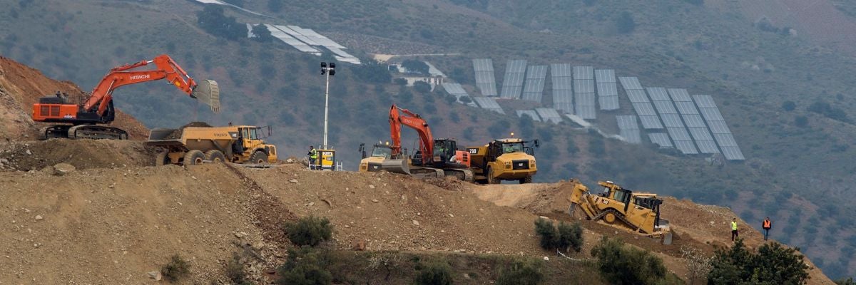 Trabajos de rescate en Totalán Trabajos de rescate en Totalán