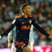 Rodrigo celebra su gol con el Valencia