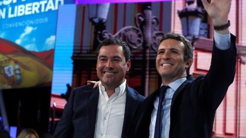 Juanma Moreno junto a Pablo Casado en la clausura de la Convenci&oacute;n Nacional del PP