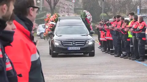 Medio millar de personas despiden a Miriam, la joven asesinada en Meco Medio millar de personas despiden a Miriam, la joven asesinada en Meco