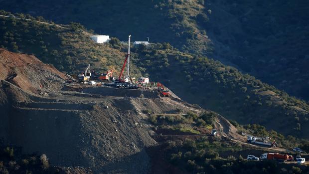 La dureza del terreno complica el rescate de Julen La dureza del terreno complica el rescate de Julen