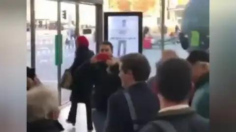 Rivera, insultado por taxistas en Atocha y les avisa de que su "agresividad" les perjudica Rivera, insultado por taxistas en Atocha y les avisa de que su "agresividad" les perjudica