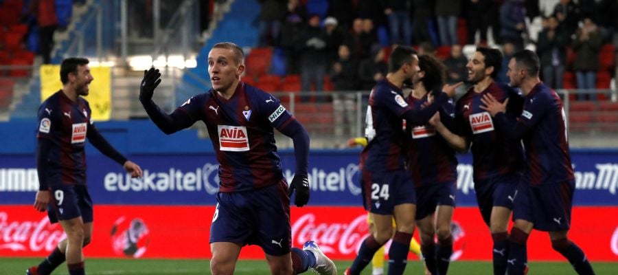 Los jugadores del Eibar celebran un gol ante el Espanyol Los jugadores del Eibar celebran un gol ante el Espanyol