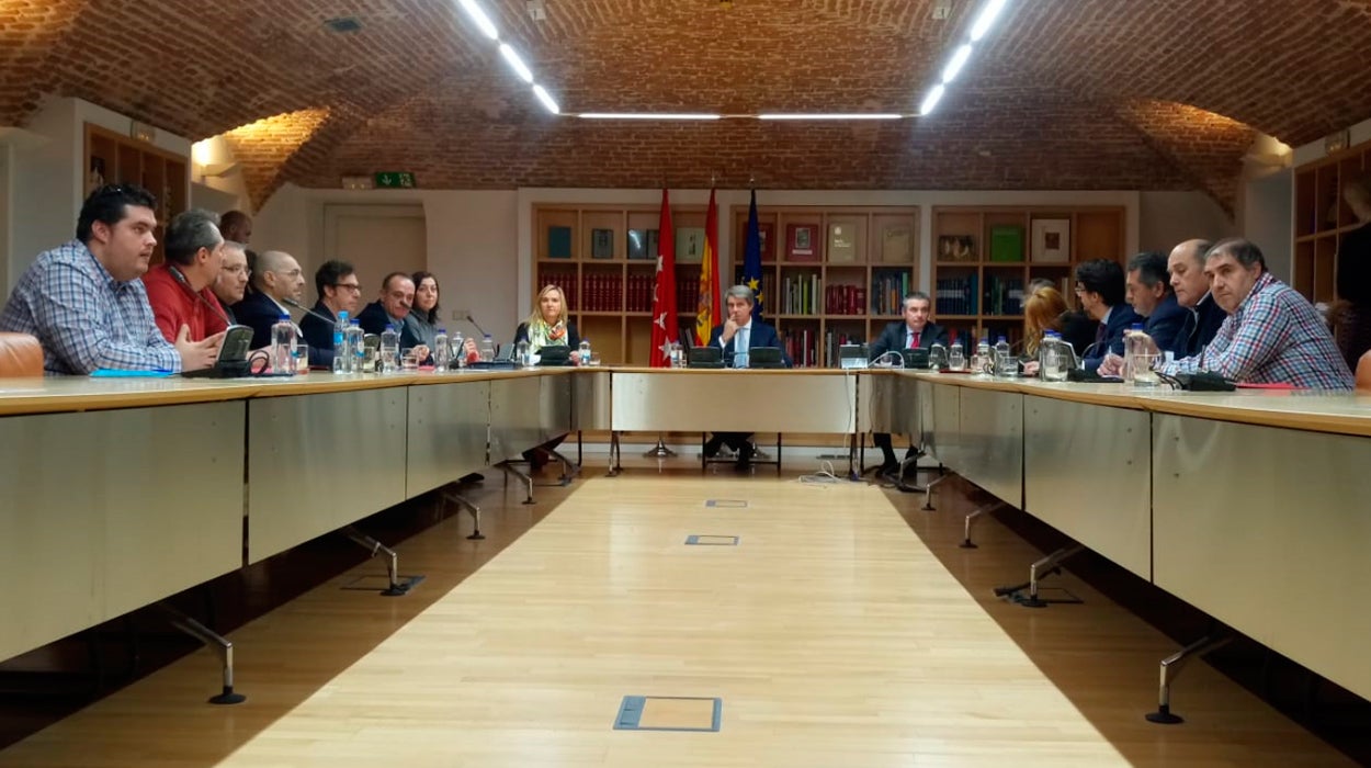 Los taxistas dicen que la oferta de Garrido es "una tomadura de pelo" y mantienen la huelga indefinida Los taxistas dicen que la oferta de Garrido es "una tomadura de pelo" y mantienen la huelga indefinida