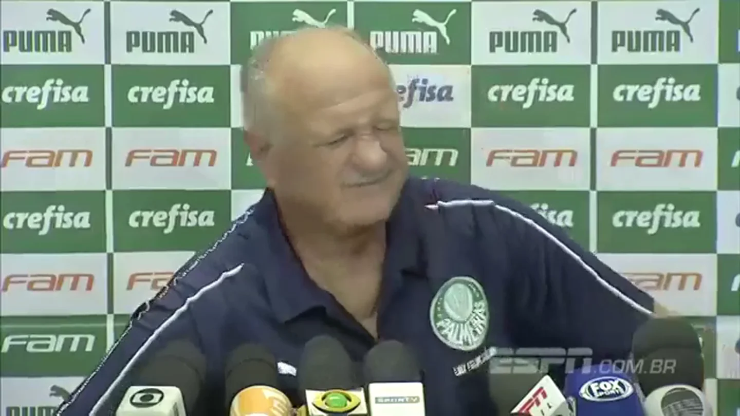 Scolari abandona una rueda de prensa tras sufrir un cólico nefrítico Scolari abandona una rueda de prensa tras sufrir un cólico nefrítico