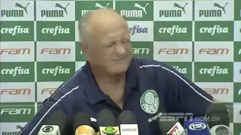 Scolari abandona una rueda de prensa tras sufrir un cólico nefrítico Scolari abandona una rueda de prensa tras sufrir un cólico nefrítico