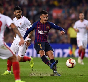 Coutinho, en acción contra el Sevilla Coutinho, en acción contra el Sevilla