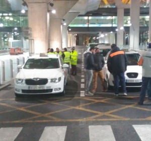 Taxistas en el aeropueto de Madrid - Barajas Taxistas en el aeropueto de Madrid - Barajas