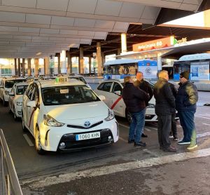 Paro indefinido de los taxistas en la Estación de Atocha Paro indefinido de los taxistas en la Estación de Atocha