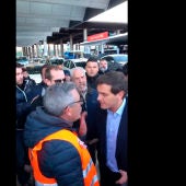 Albert Rivera es increpado por taxistas en Madrid