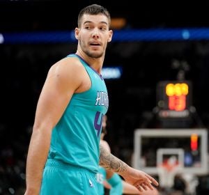 Willy Hernangómez, durante un partido de los Hornets Willy Hernangómez, durante un partido de los Hornets