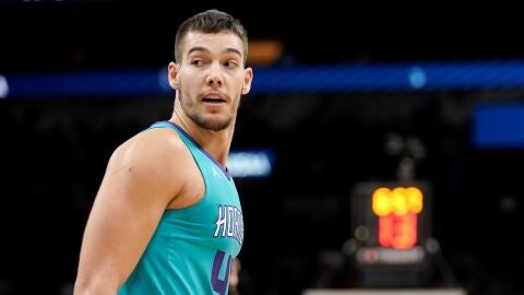 Willy Hernang&oacute;mez, durante un partido de los Hornets