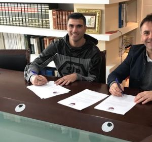 José Antonio Reyes ficha por el Extremadura. José Antonio Reyes ficha por el Extremadura.