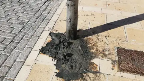 Una papelera quemada en Can pastilla. Una papelera quemada en Can pastilla.
