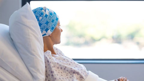 Imagen de una enferma de c&aacute;ncer (Archivo)
