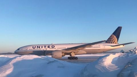 El avi&oacute;n averiado de United Airlines