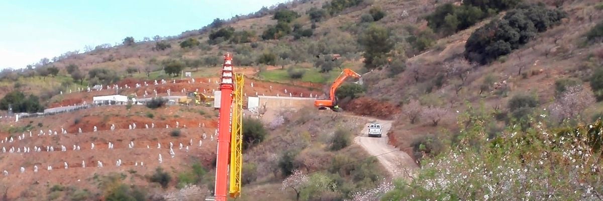 Nuevas complicaciones retrasan las labores de encamisamiento del túnel para rescatar a Julen Nuevas complicaciones retrasan las labores de encamisamiento del túnel para rescatar a Julen