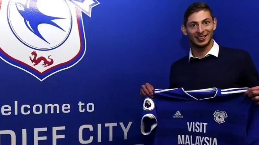 Publican los mensajes en los que se ve como el Cardiff ofreció vuelos comerciales a Emiliano Sala Publican los mensajes en los que se ve como el Cardiff ofreció vuelos comerciales a Emiliano Sala