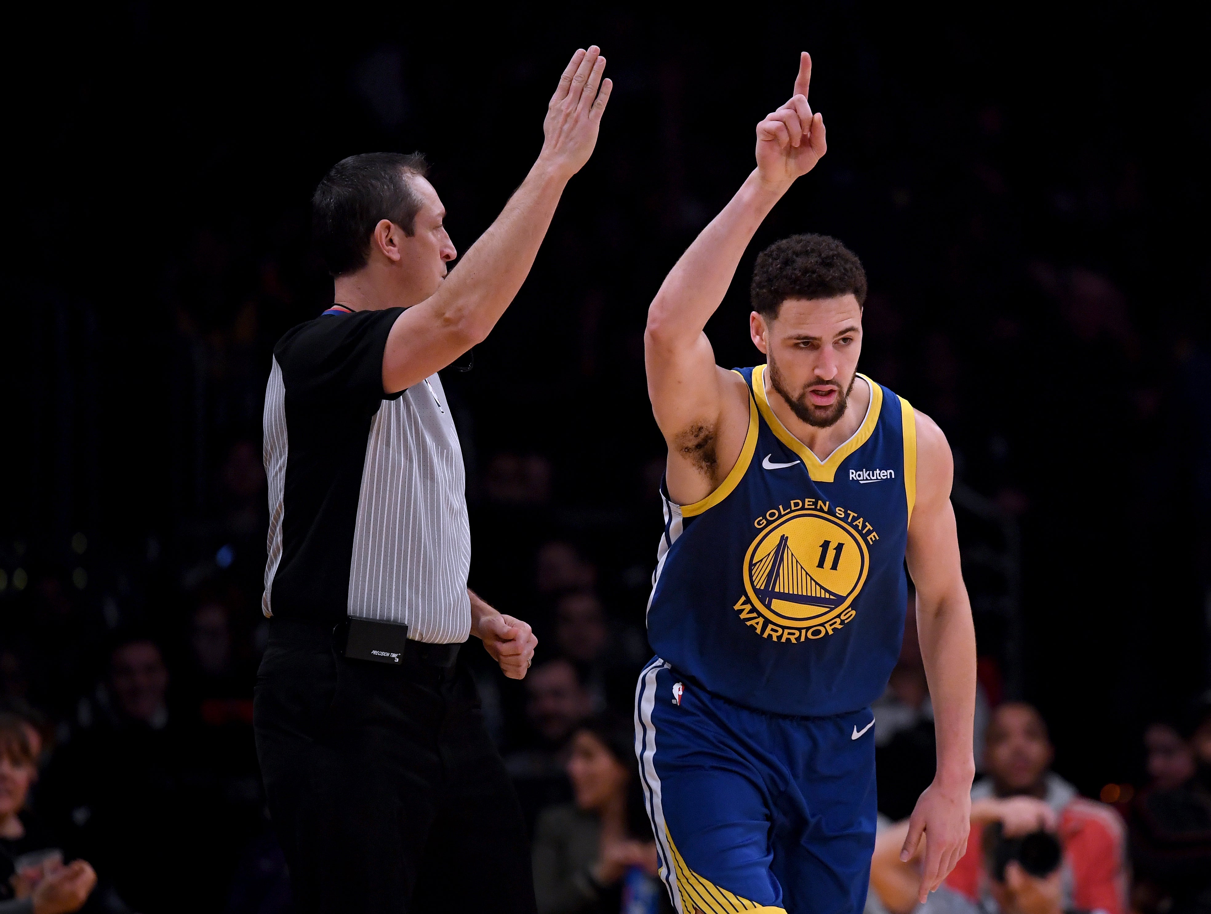 Klay Thompson hace historia de nuevo: anota sus 10 primeros triples y acaba con 44 puntos en 26 minutos Klay Thompson hace historia de nuevo: anota sus 10 primeros triples y acaba con 44 puntos en 26 minutos