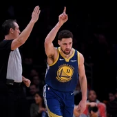 Klay Thompson celebra uno de sus 10 triples contra los Lakers Klay Thompson celebra uno de sus 10 triples contra los Lakers