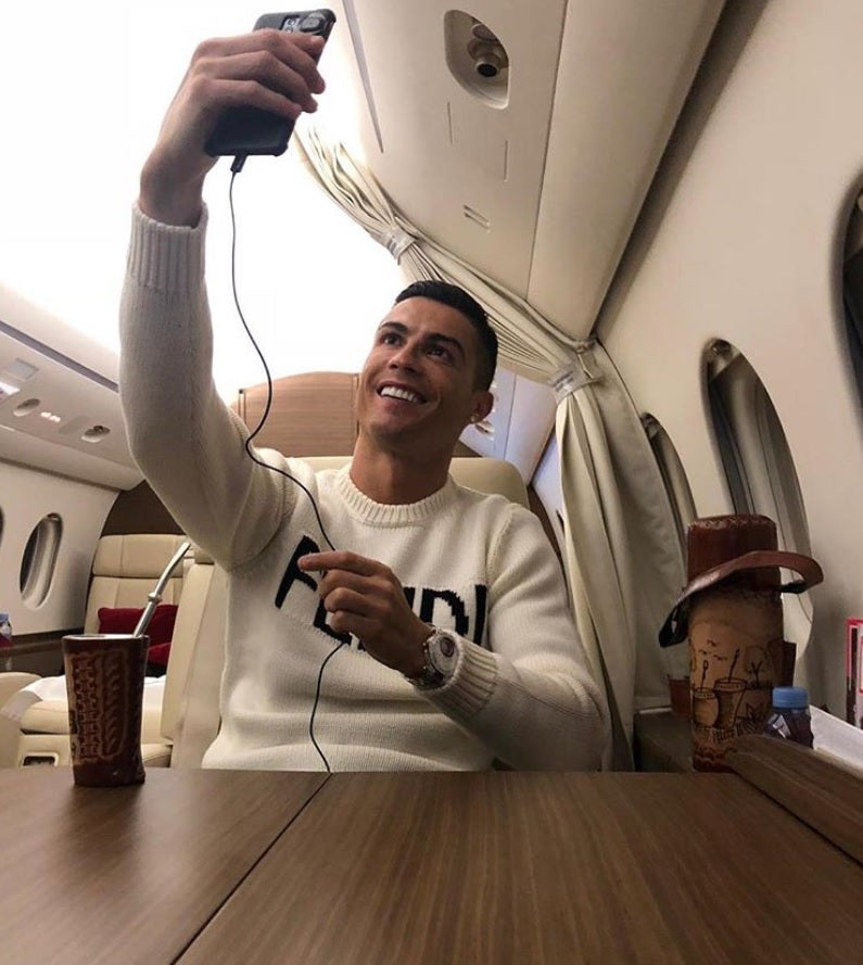 Cristiano Ronaldo, criticado por un polémico selfie el día de la desaparición de Sala Cristiano Ronaldo, criticado por un polémico selfie el día de la desaparición de Sala
