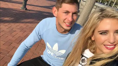 La exnovia de Emiliano Sala, junto al jugador argentino La exnovia de Emiliano Sala, junto al jugador argentino