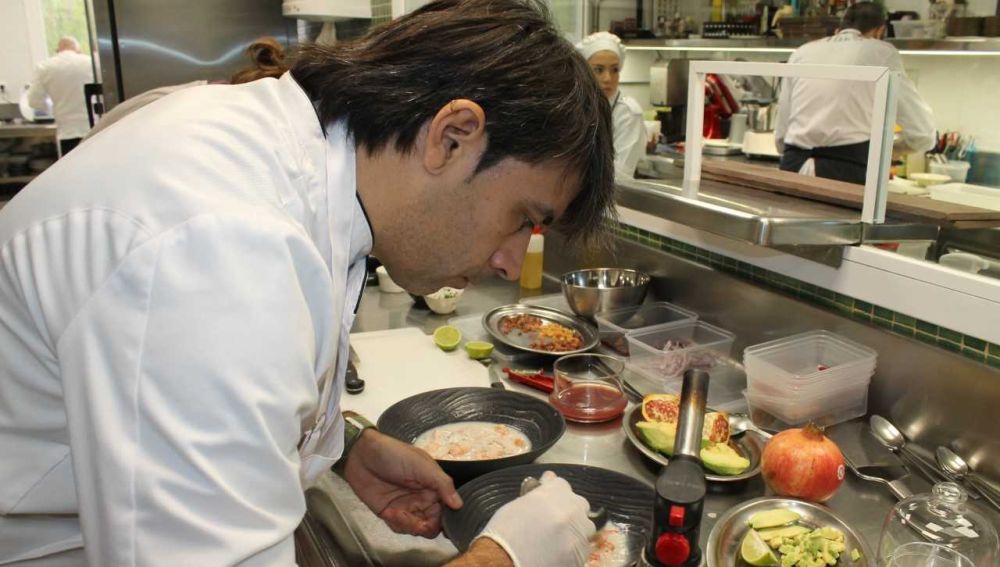 El cocinera Marco H. López, segundo clasificado en el VII Concurso de Cocina Creativa con Granada mollar de Elche