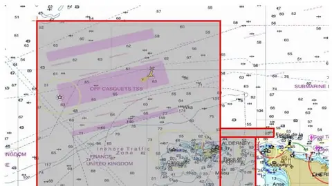 La zona en la que se está buscando el avión en el que iba Emiliano Sala La zona en la que se está buscando el avión en el que iba Emiliano Sala