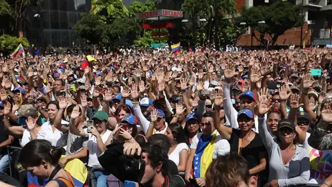 Al menos ocho muertos en Venezuela tras las protestas antigubernamentales. Al menos ocho muertos en Venezuela tras las protestas antigubernamentales.