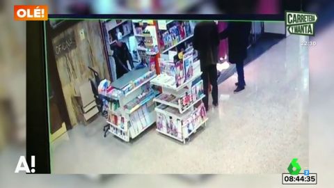 Las redes se vuelcan con el quiosquero de avanzada edad al que robaron: un internauta se gasta 80 euros en revistas para ayudarle