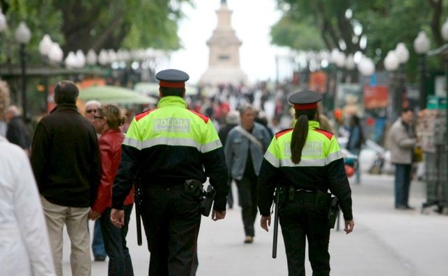 La Generalitat propone más mossos en Barcelona ante el aumento de la delincuencia La Generalitat propone más mossos en Barcelona ante el aumento de la delincuencia