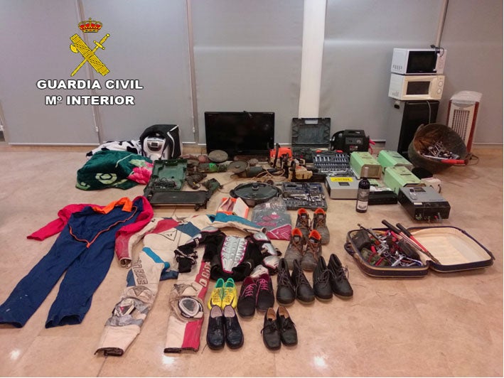 La Guardia Civil detiene a dos personas implicadas en 20 robos en casas de campo La Guardia Civil detiene a dos personas implicadas en 20 robos en casas de campo