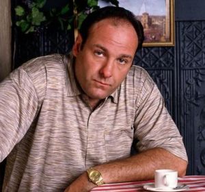 James Gandolfini como Tony Soprano James Gandolfini como Tony Soprano