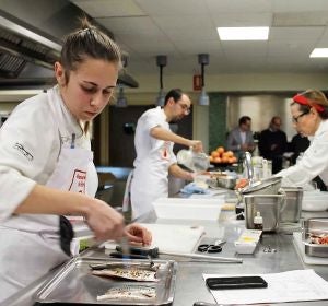 Cristina Gómez, ganadora del VII Concurso de Cocina Creativa con Granada mollar de Elche Cristina Gómez, ganadora del VII Concurso de Cocina Creativa con Granada mollar de Elche